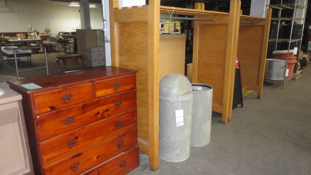 Grossman Auction Pictures From February 8, 2015 - 952 East 72nd Street, Cleveland OH 44103