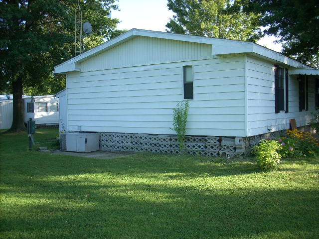 Grossman Auction Pictures From October 9, 2009 - Manufactured Home 341 LARK LANE ELYRIA, OH 44035 & u-STORE-IT SALES